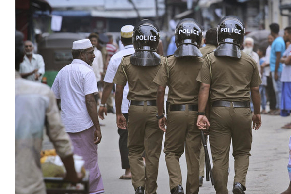 கிடைக்கப்பெற்ற இரகசிய அழைப்பு -காவல்துறையினரால் முற்றுகை இடப்பட்ட வீடு | Mattakalappu Valaichenai Sri Lanka Police Drug