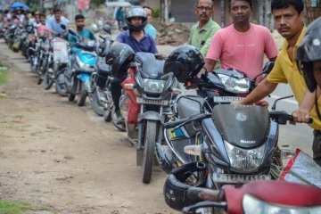 இலங்கை மக்களுக்கு மகிழ்ச்சித்தகவல்;  பெற்றோல் விலை குறைய வாய்ப்பு!
