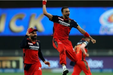 மும்பையை கதறவிட்டு தோற்கடித்த ஆர்.சி.பி! ஹாட்ரிக் விக்கட் எடுத்த ஹர்சல் பட்டேல்!