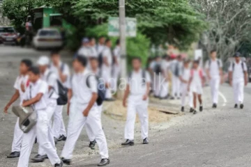 රජයෙන් තවත් විශේෂ නිවාඩුවක්. - හෙට වසා තැබෙන පාසල් ගැන දැනුම්දීමක්.