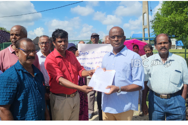 தமிழர் பகுதியில் போராட்டத்தில் குதித்த அரச ஊழியர்கள் | Government Employees Protest In Vavuniya
