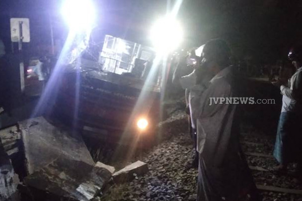 சாவக்சேரியில் சற்றுமுன்னர் இடம்பெற்ற அசம்பாவிதம்: பயணிகளுக்கு நேர்ந்த நிலை? | Chavakachcheri Bus Accident Due To Brake Failure