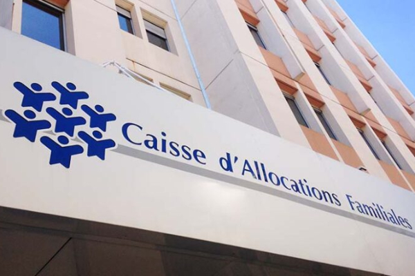 இரண்டு மில்லியன் குடும்பங்களுக்கு கிறிஸ்துமஸ் போனஸ் வழங்கும் நாடு | France Gives Christmas Bonus For 2 Million Family