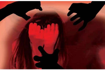 11 வயது சிறுமியை கடித்து குதறிய மர்ம கும்பல் - கொடூரம்!