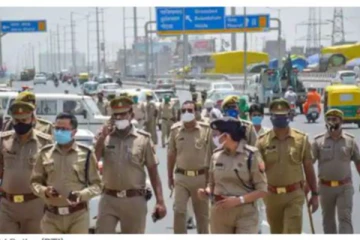 டெல்லியில் 300 காவல் துறை அதிகாரிகளுக்கு கொரோனா பாதிப்பு