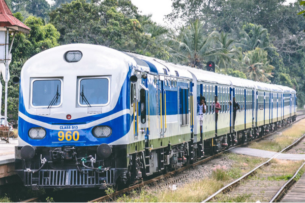 டிட்வா சூறாவளியினால் பாதிக்கப்பட்ட மலையக தொடருந்து பாதைகளை மீள் கட்டமைக்க நடவடிக்கை | Steps Rebuild Affected Mountain Railway Lines