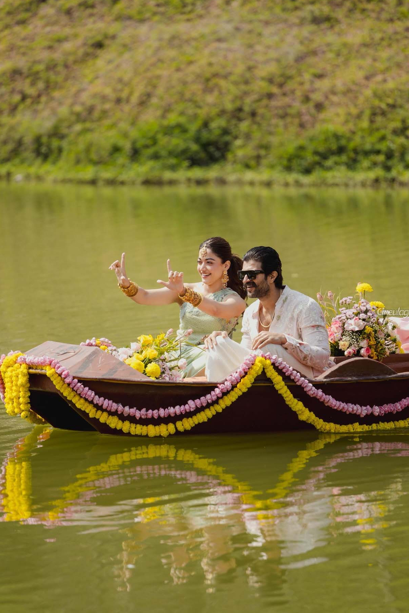 ஹல்தி நிகழ்வில் கிழிந்த ராஷ்மிகாவின் ஆடை... இப்படியொரு ரகளை நடந்ததா? | Rashmika Vijay Devarakonda Haldi Photos Viral