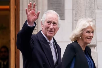 புற்றுநோய் கண்டறியப்பட்டபின் முதன்முறையாக வெளிநாட்டுப் பயணம் மேற்கொள்ளும் மன்னர் சார்லஸ்