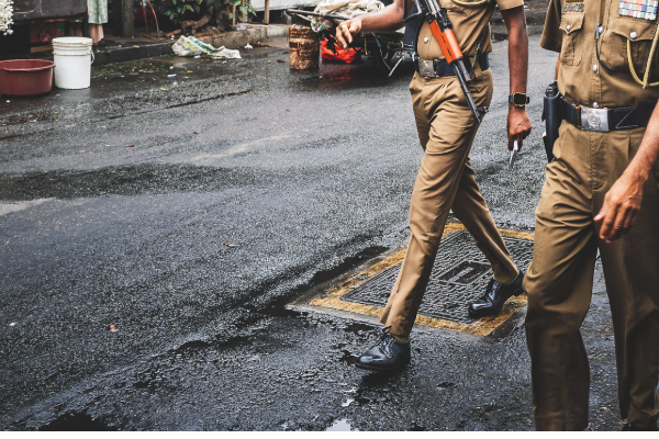 மட்டக்களப்பிலுள்ள ஹோட்டலில் அதிரடியாக கைது செய்யப்பட்ட மூவர் | Drug Dealer Arrested In Batticaloa Hotel மட்டக்களப்பிலுள்ள ஹோட்டலில் அதிரடியாக கைது செய்யப்பட்ட மூவர் | Drug Dealer Arrested In Batticaloa Hotel