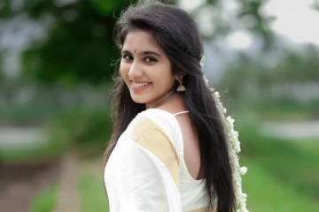 புடவையில் ரசிகர்களை கவரும் சிங்கப்பெண்ணே சீரியல் நடிகை மனீஷா.. லேட்டஸ்ட் போட்டோஷூட்..