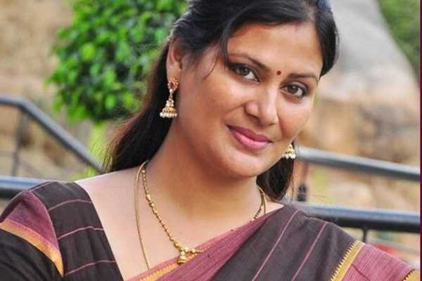 5 பேருடன் அட்ஜெஸ்ட் பண்ணனும்..அந்த இடத்தை காட்டசொன்ன இயக்குநர்!! பிரபல நடிகை ஓபன் டாக்.. | Casting Couch In Cinema Mirchi Madhavi Reveals 5 பேருடன் அட்ஜெஸ்ட் பண்ணனும்..அந்த இடத்தை காட்டசொன்ன இயக்குநர்!! பிரபல நடிகை ஓபன் டாக்.. | Casting Couch In Cinema Mirchi Madhavi Reveals