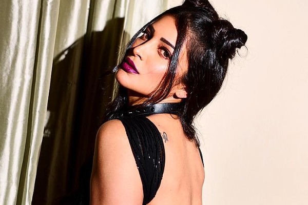 ஸ்ருதி ஹாசனிடம் வில்லங்கமான கேள்வி கேட்ட நபர்! எதிர்பார்க்காத ஒரு பதிலை சொன்ன ஸ்ருதி | Shruti Haasan Reply To Question On Virginity