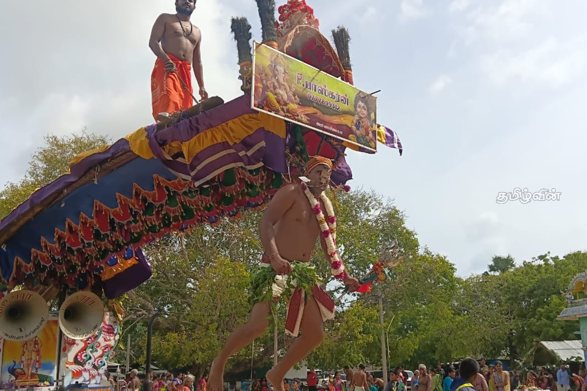 பல்லாயிரக்கணக்கான பக்தர்கள் புடைசூழ இன்று தேரேறி வந்தார் வல்லிபுரம் ஆழ்வார் | Vallipuram Azhwar Temple Event பல்லாயிரக்கணக்கான பக்தர்கள் புடைசூழ இன்று தேரேறி வந்தார் வல்லிபுரம் ஆழ்வார் | Vallipuram Azhwar Temple Event