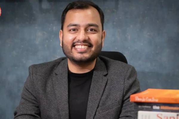 ஒரே நாளில் ரூ 4729 கோடி உயர்ந்த YouTube ஆசிரியரின் மொத்த சொத்து மதிப்பு | Physicswallah Ipo Debut Net Worth Rises