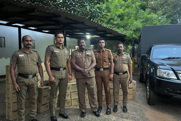 திருநெல்வேலி வர்த்தக நிலையத்தில் திருடிய சந்தேகநபர்கள் நால்வர் கைது | Suspects Wh Stole From Tirunelveli Shopping Mall
