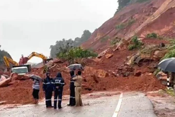 கர்நாடகா நிலச்சரிவு; உயிருடன் புதைந்த 8 பேர் - சிக்கிய தமிழர்களின் நிலை என்ன?