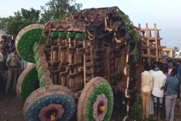 தேர் கவிழ்ந்து விபத்து- பக்தர்கள் இருவர் பரிதாபகரமாக பலி - பலர் காயம் (படங்கள்)