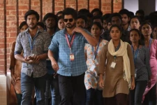 சிகர்களோடு முதல் நாள் முதல் ஷோ பார்த்த மாஸ்டர் படக்குழுவினர்- யாரெல்லாம் பாருங்க