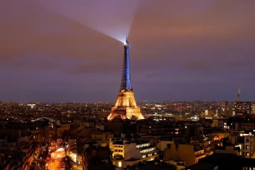 உக்ரேனுக்காக பிரான்ஸில் ஒளிர்ந்த ஈஃபிள் கோபுரம்!