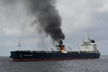 ஏடன் வளைகுடாப் பகுதியில் பற்றி எரியும் எண்ணெய்க் கப்பல்