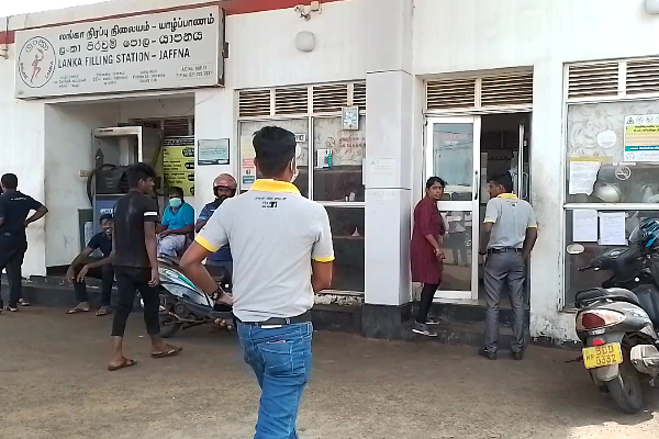 யாழில் விசேட சுற்றிவளைப்பு நடவடிக்கை முன்னெடுப்பு (Photos) | Special Encirclement Operation Authority Jaffna