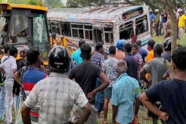 தலாவ பேருந்து விபத்து! சாரதிக்கு நீதிமன்றம் பிறப்பித்த உத்தரவு.. | Thalawa Bus Accident தலாவ பேருந்து விபத்து! சாரதிக்கு நீதிமன்றம் பிறப்பித்த உத்தரவு.. | Thalawa Bus Accident