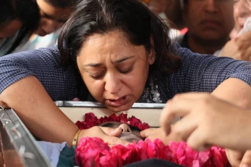 கனடாவில் சுட்டுக் கொல்லப்பட்ட இந்திய மாணவர்:. மகனுடைய உடலைக் கண்டு கதறும் தாய்...