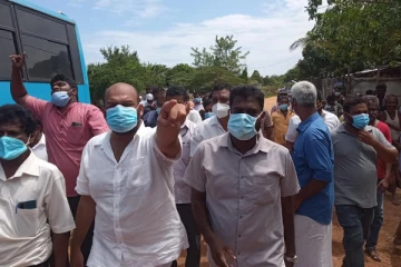 மட்டக்களப்பு - வாகரை பகுதியில் இரகசியமாக  காணி ஆக்கிரமிப்பில் சிங்கள மக்கள்!