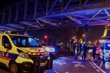 பாரிசில் கத்திக்குத்து தாக்குதல்: கடும் கண்டனம் தெரிவித்த ஜனாதிபதி