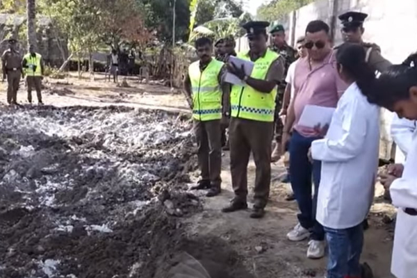 இலங்கையில் புதைத்து வைத்திருந்த ஆபத்தான இரசாயனம் - சிக்கிய அரசியல்வாதி - சிக்கலில் மகிந்த கட்சி | Padmes Ice Ingredients And Details Found