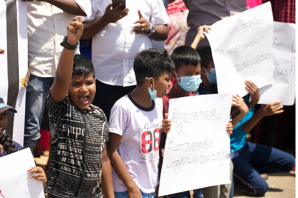 சிறுவர் மற்றும் பெண்களுக்கெதிரான வன்முறைகளுக்கு எதிராக கவனயீர்ப்பு போராட்டம் முன்னெடுப்பு (Photos) | Attention Mullaitivu Violence Children And Women