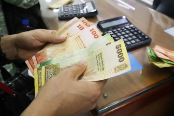 11 வங்கிகளில் மக்களின் கோடிக்கணக்கான சேமிப்பு பணம் மாயம்