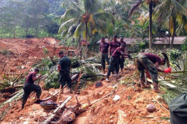 மிகக் குறைந்தளவில் மழை பெய்தாலும் பாரிய ஆபத்து ஏற்படும் என எச்சரிக்கை | Even A Light Rain Can Cause Landslides