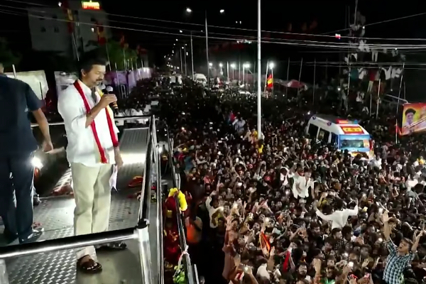 கரூர் உயிரிழப்பு சம்பவத்திற்கு அவர்தான் காரணம் - கடிதம் எழுதி வைத்து உயிரை மாய்த்த தவெக நிர்வாகி | Tvk Executive Sucide Letter Regard Karur Stampede