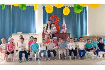 26 வயதில் 22 குழந்தைகளுக்கு தாய்.. அது எப்படி? கணக்கு இடிக்குதே - ஷாக் கொடுத்த இளம்பெண்!