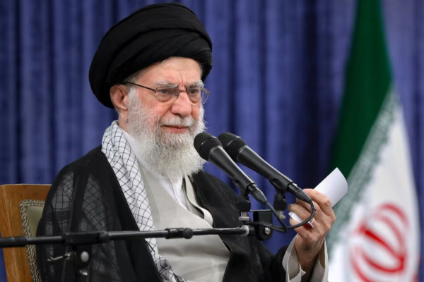 மதுரோவை போல் அலி கமேனியை கைது செய்ய திட்டம்? 10 C-17 விமானங்களை அனுப்பிய அமெரிக்கா | Us Plan To Arrest Iran Khamenei Like Maduro