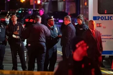 அமெரிக்க உணவகத்தில் துப்பாக்கிச்சூடு ; மூவர் பலி