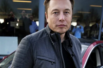 ලොව ධනවත්ම පුද්ගලයා ට්විටර් මිල දී ගනී - සින්ක් එකක් ද රැගෙන ආ කී දේ..