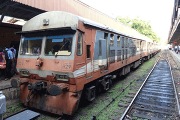 ரயிலில் பயணம் செய்த மன்னார் தம்பதிக்கு ஏற்பட்ட நிலை | Condition Of The Mannar Couple Traveling By Train
