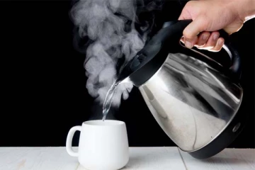 வெறும் வயிற்றில் வெந்நீர் குடித்து பாருங்க: அதிசயத்தை கண்கூடாக அவதானிப்பீங்க