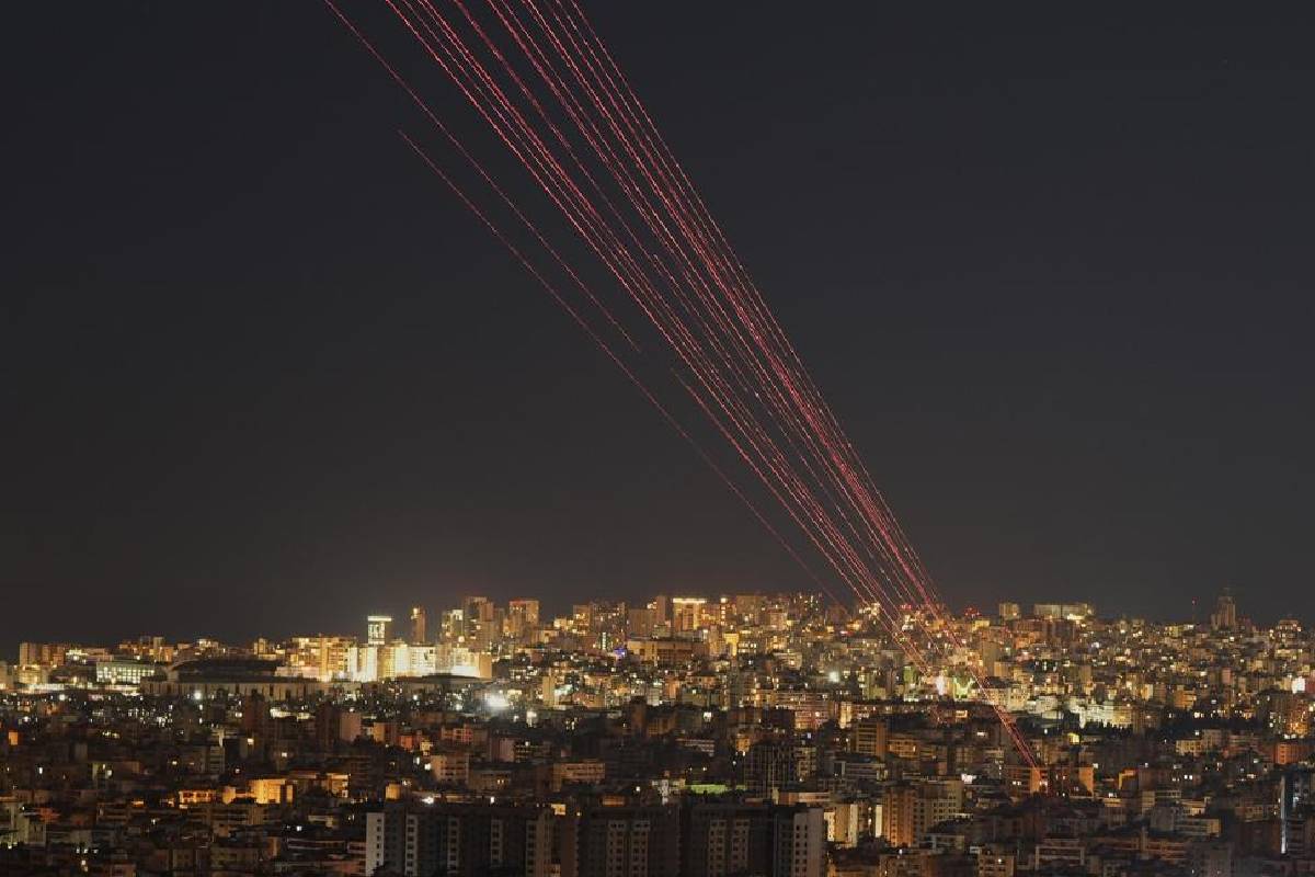 அமெரிக்க தளங்களைக் குறிவைக்க... சீன செயற்கைக்கோளைப் பயன்படுத்திய ஈரான் | Chinese Satellite Target Us Bases அமெரிக்க தளங்களைக் குறிவைக்க... சீன செயற்கைக்கோளைப் பயன்படுத்திய ஈரான் | Chinese Satellite Target Us Bases