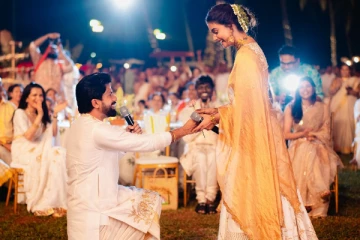 கீர்த்தி சுரேஷ் திருமண வரவேற்பு.. கணவர் உடன் நெருக்கமாக கொண்டாடி இருக்கும் ஸ்டில்கள்