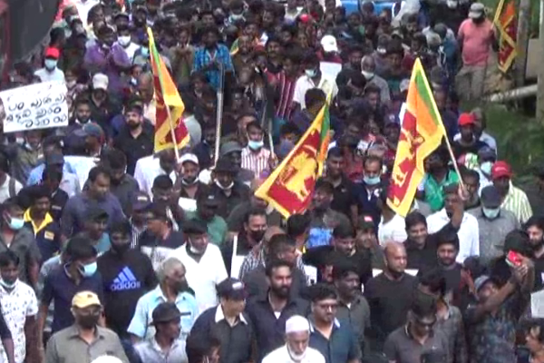 மலையகத்தில் அரசுக்கு எதிராக வீதிக்கு இறங்கிய மக்கள் (Photos) | People Taking To The Streets Government Hills