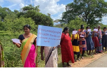 மன்னாரில் காணிகளை பகிர்ந்தளிக்குமாறு கோரி கிராம மக்களினால் போராட்டம் முன்னெடுப்பு