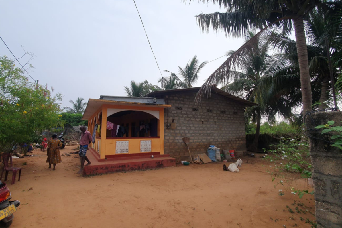 யாழில் மின்னல் தாக்கி வீடு சேதம்; தெய்வாதீனமாக தப்பிய வீட்டினர் | House Damaged By Lightning Strike In Jaffna