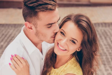 සිපගැනීමේ ඉරියව් අනුව ආදරය හඳුනාගන්න හැටි.