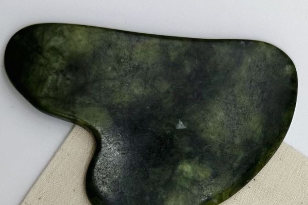 முகம் பளபளவென்று ஜொலிக்க வேண்டுமா...! உடனே இதை செய்யுங்கள் | 5 Benefits Chinese Popular Gua Sha Facial Massage