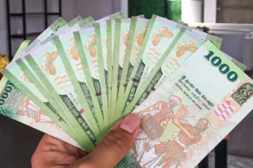 வெள்ளத்தால் பாதிக்கப்பட்டவர்ளுக்கு 10,000 ரூபா