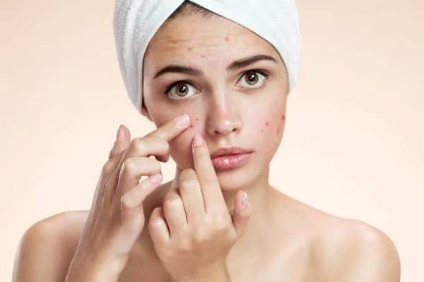 சருமப் பராமரிப்பில் இந்த தவறுகளை மட்டும் செய்யாதீங்க! | Skincare Mistakes You Must Avoid