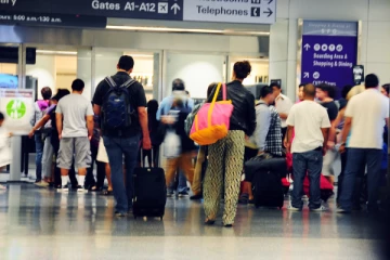 கட்டுநாயக்க விமான நிலையத்தில் பரபரப்பு ; விமானங்களை தவறவிட்ட பயணிகள்